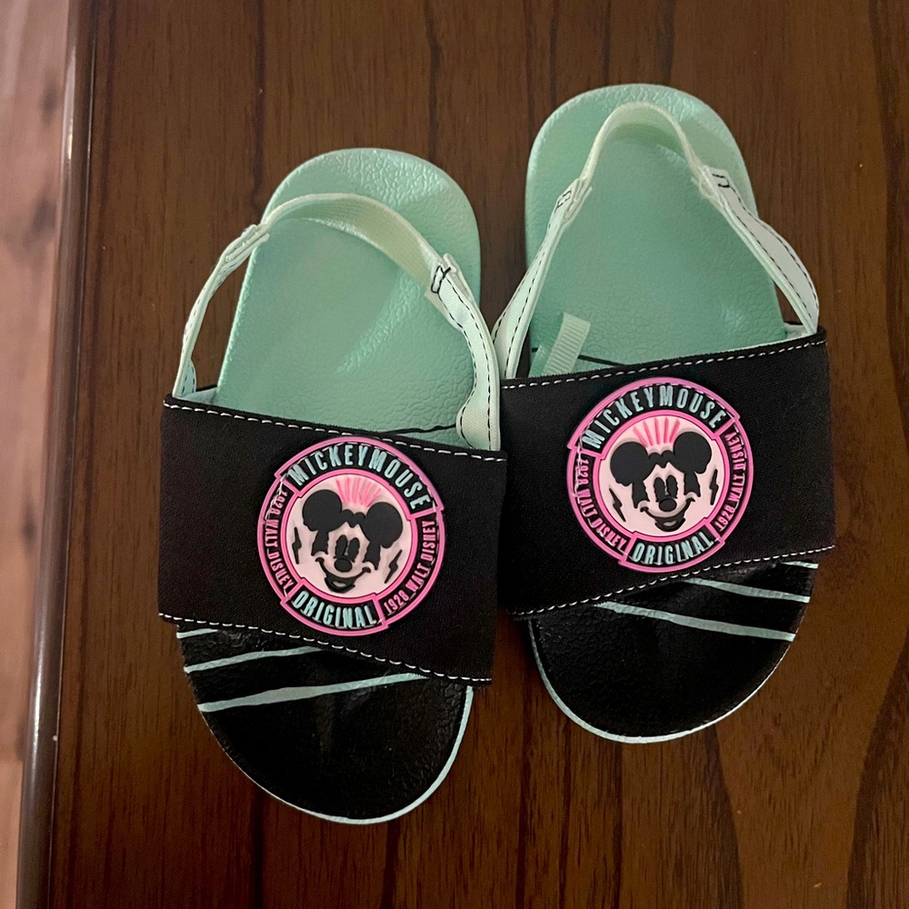 Mickey Sandal’s